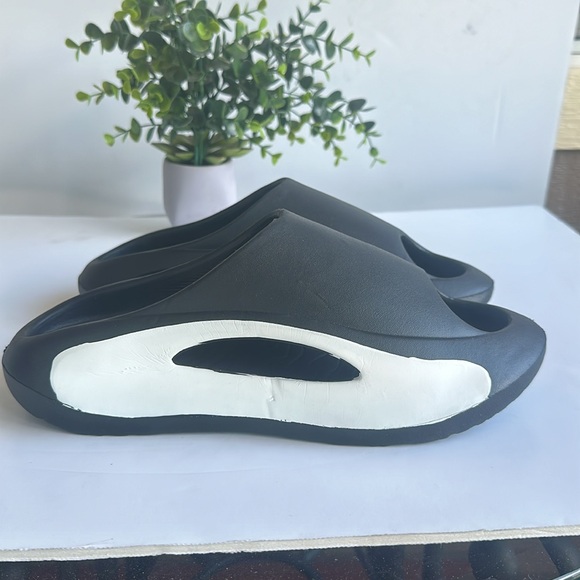 Hollow Out Futuristic Beach Slippers In Black and White-Sz 42-43-US 10-10.5 - Picture 2 of 15